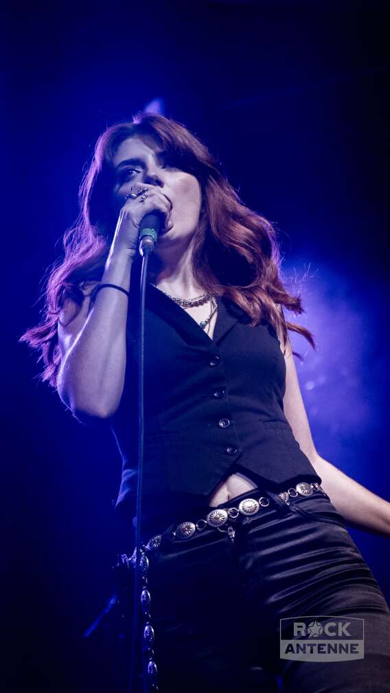 Dea Matrona als Vorband von The Darkness in der Rock City München am 14.10.2025