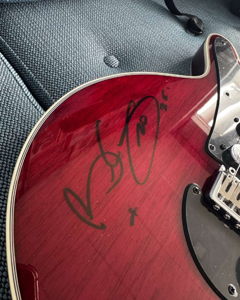 Brian May Gitarre bei App App Hurra