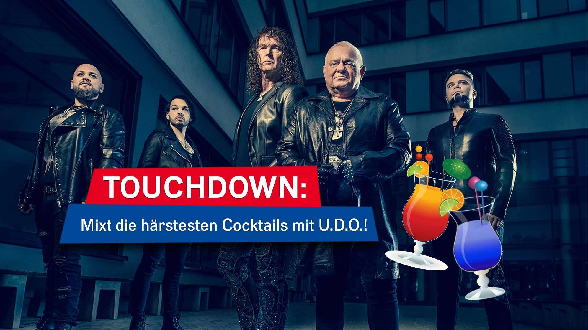 Bandfoto von U.D.O. und zwei Cocktails an der Seite
