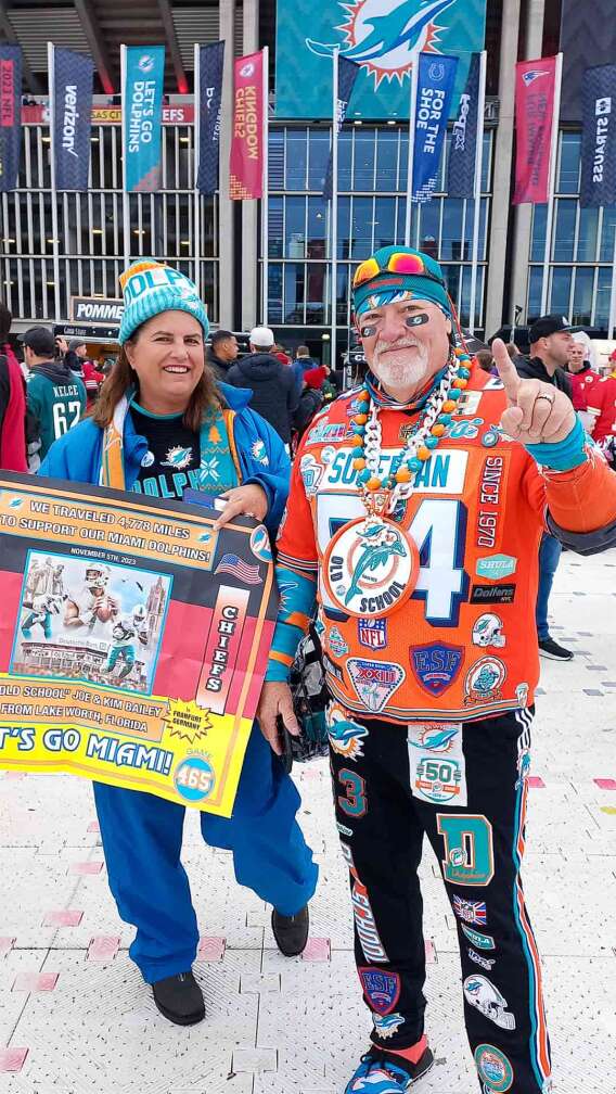 Football Fans bei den NFL European Games 2023 in voller Fan-Montur