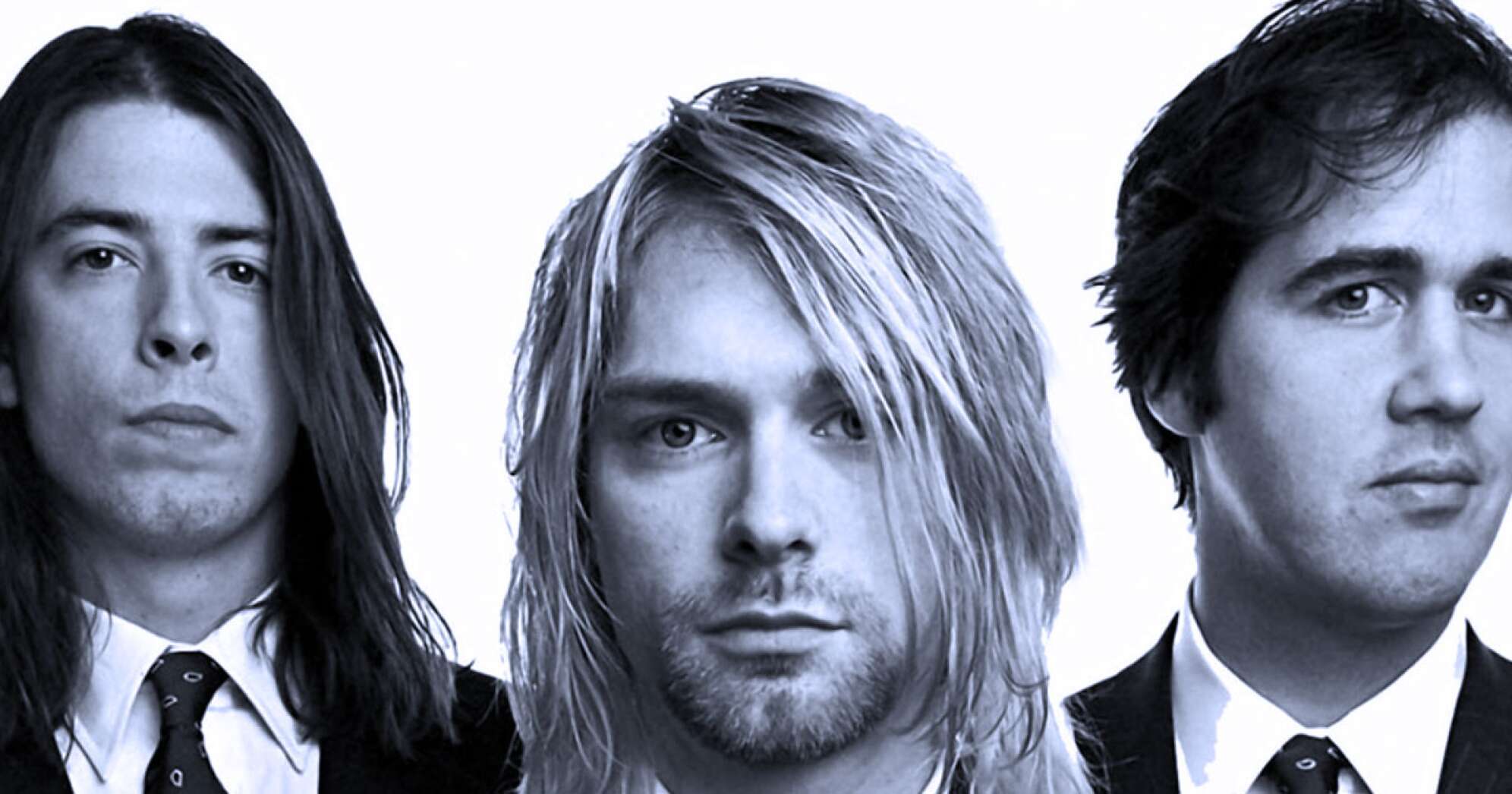 Ein Bild von Nirvana in Schwarz-weiß mit blauer Schattierung